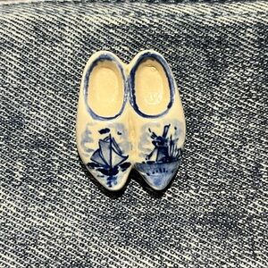 Vintage Delft Holland Blue & White Porcelain Dutch Clog Shoes Brooch